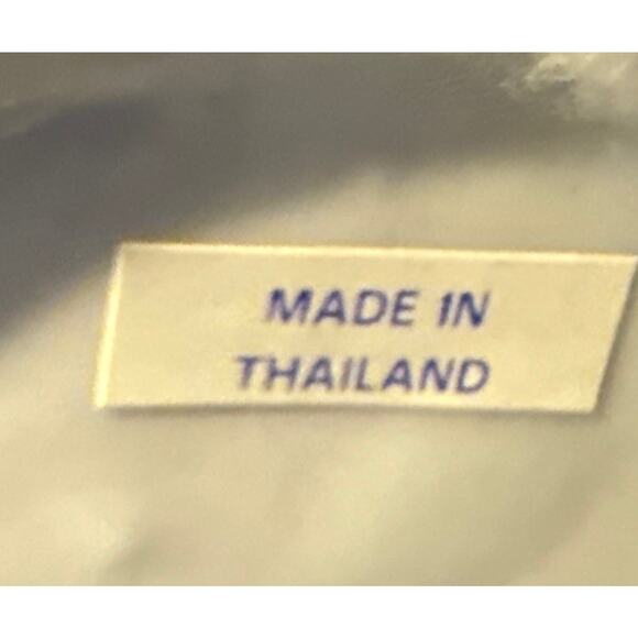 Vintage Blue & White Ceramic Cat Figurine Floral Pattern Made in Thailand - Picture 7 of 9